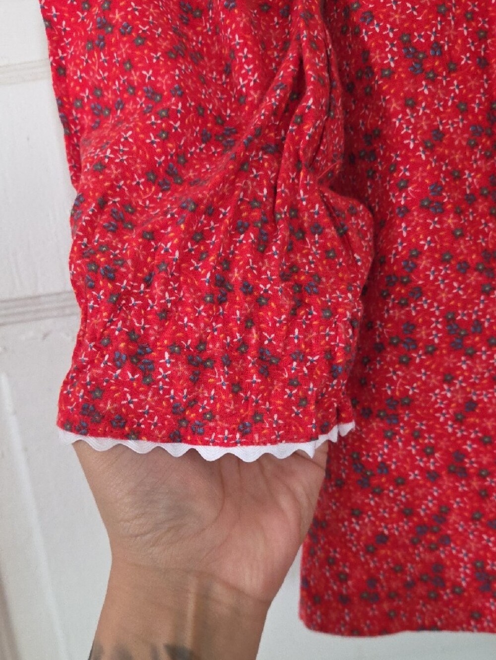 Red Floral Puff-Sleeve Girls' Blouse - Picture 6 of 6